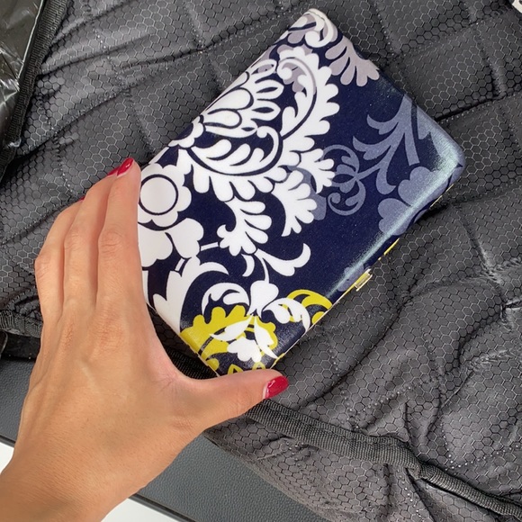 6 piece Vera Bradley set . - Picture 7 of 13